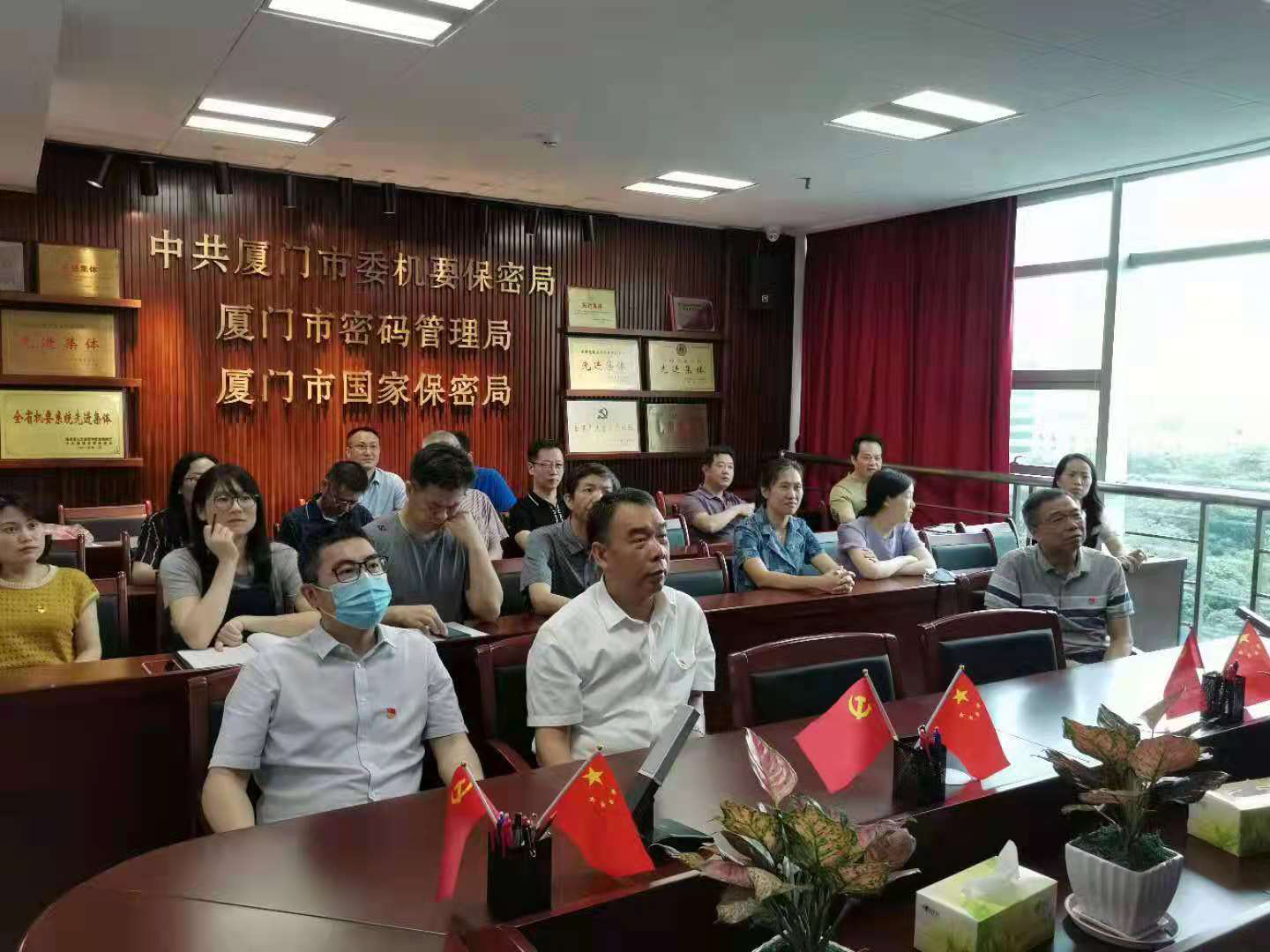 厦门市国家保密局组织观看七一勋章颁授仪式